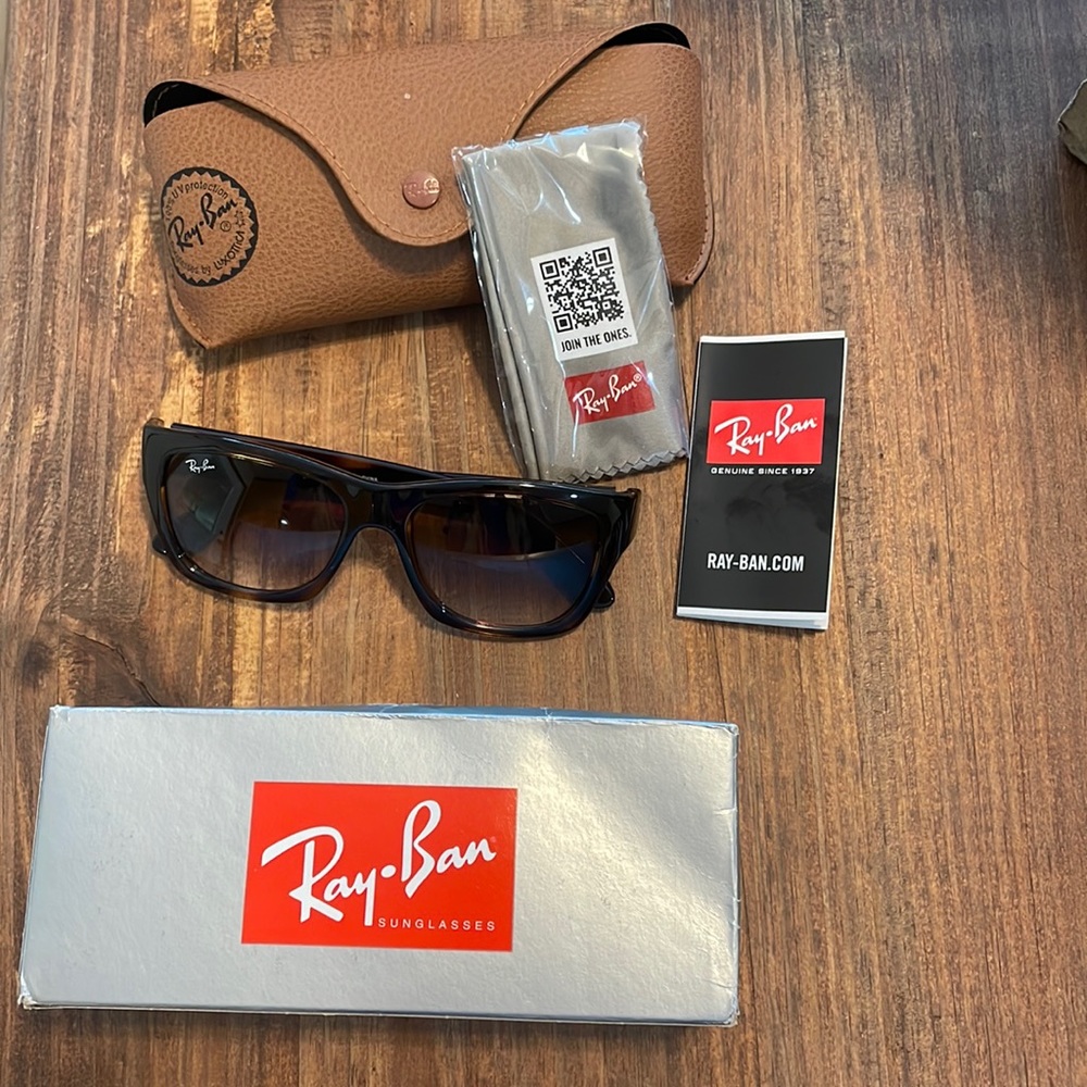 Women’s Ray Ban sunglasses